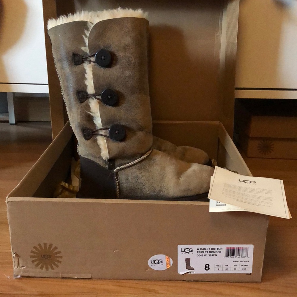 UGG Boots Bailey Button Triplet Bomber size 8